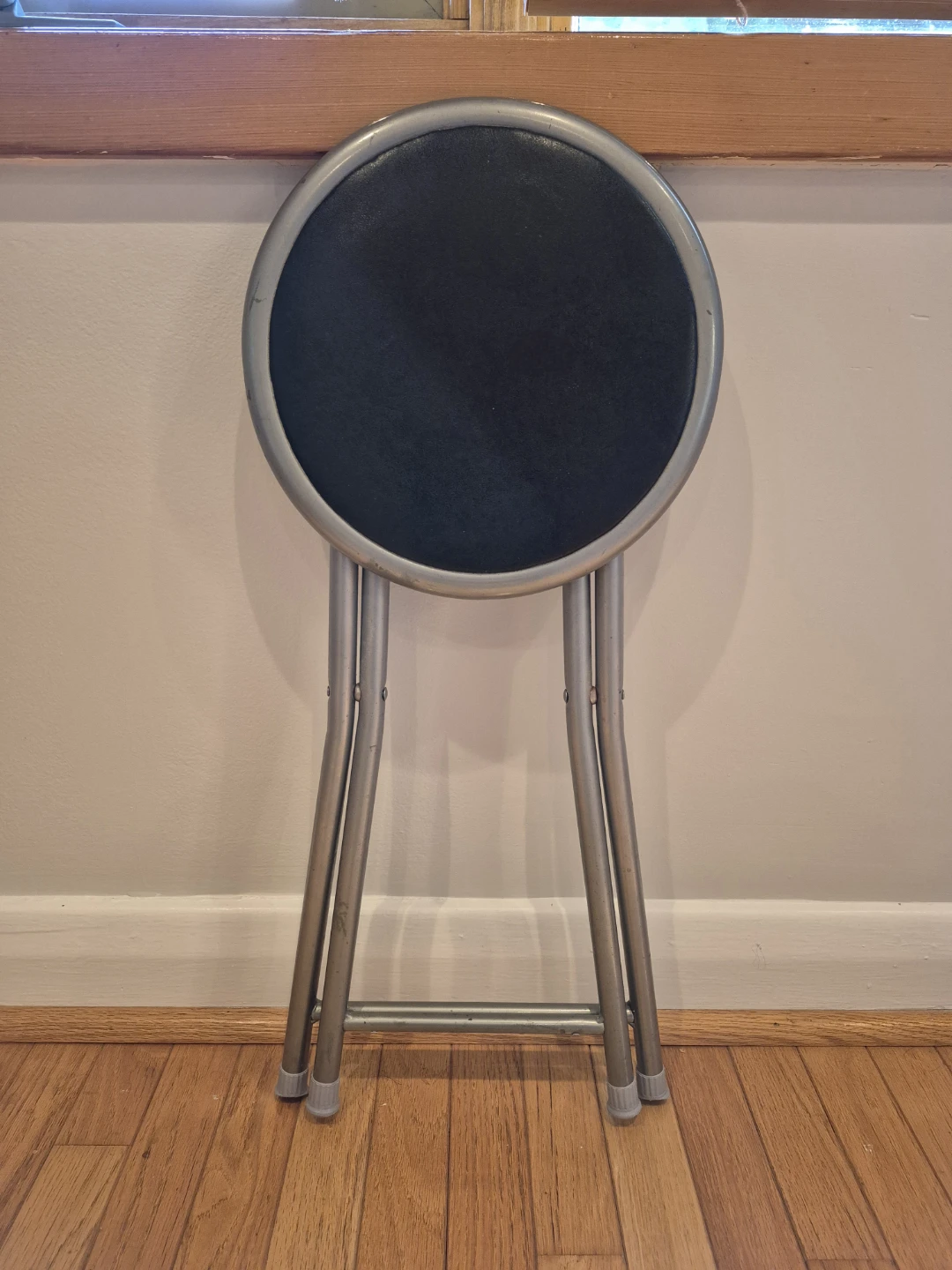 Sturdy Metal Folding Stool : Strong & Stable