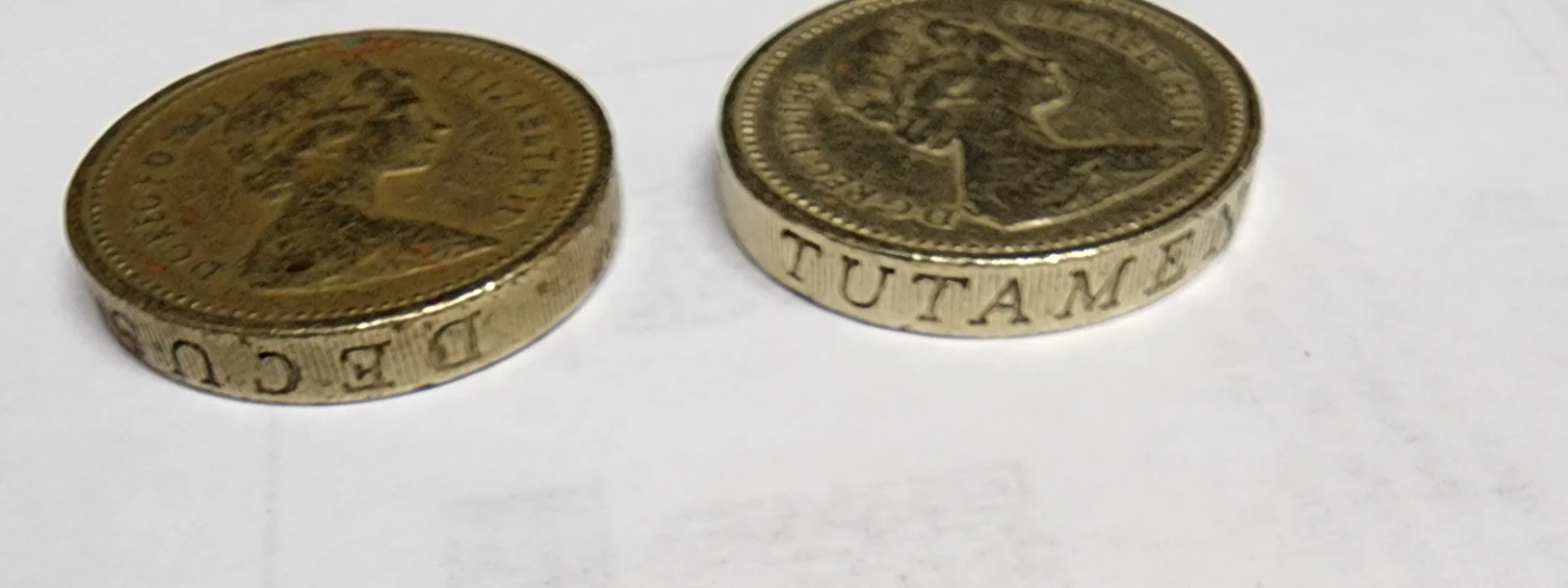 2 British One Pound Coins - photo 3
