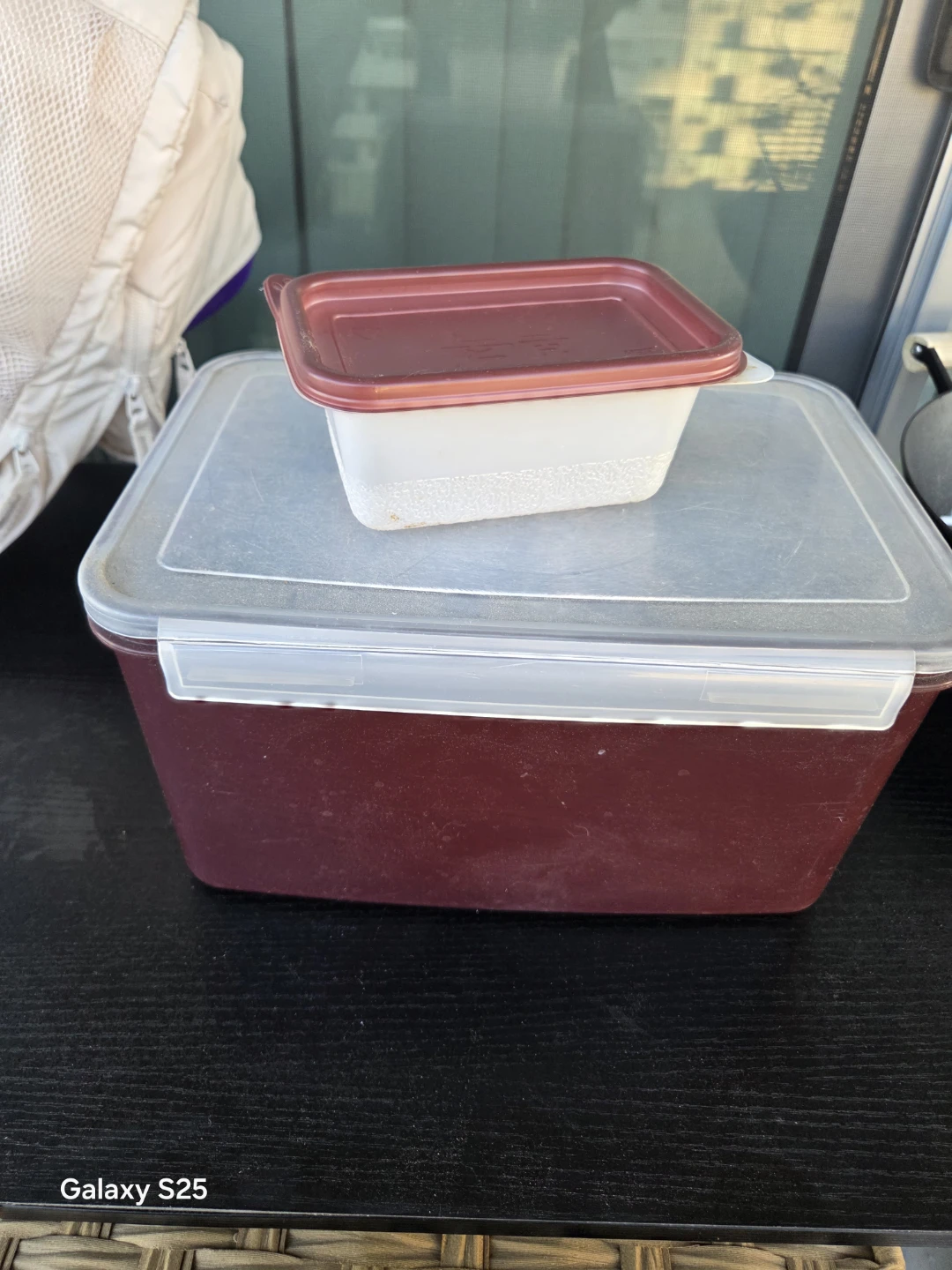Maroon and white food storage containers - photo 2