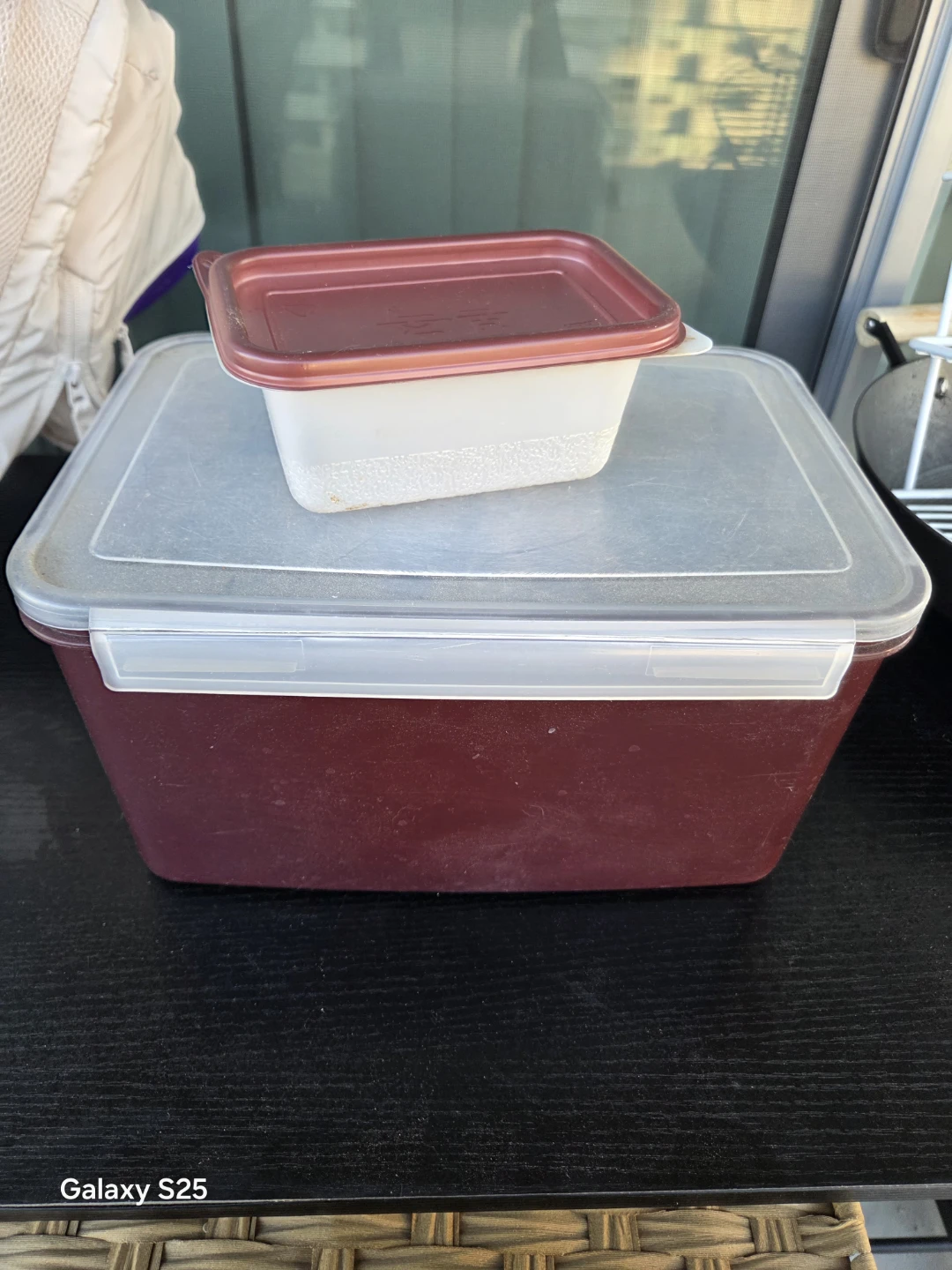 Maroon and white food storage containers - photo 3