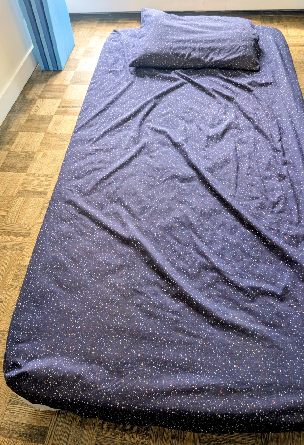 Bedsure Twin Mattress with Pillow and Sheets - photo 2
