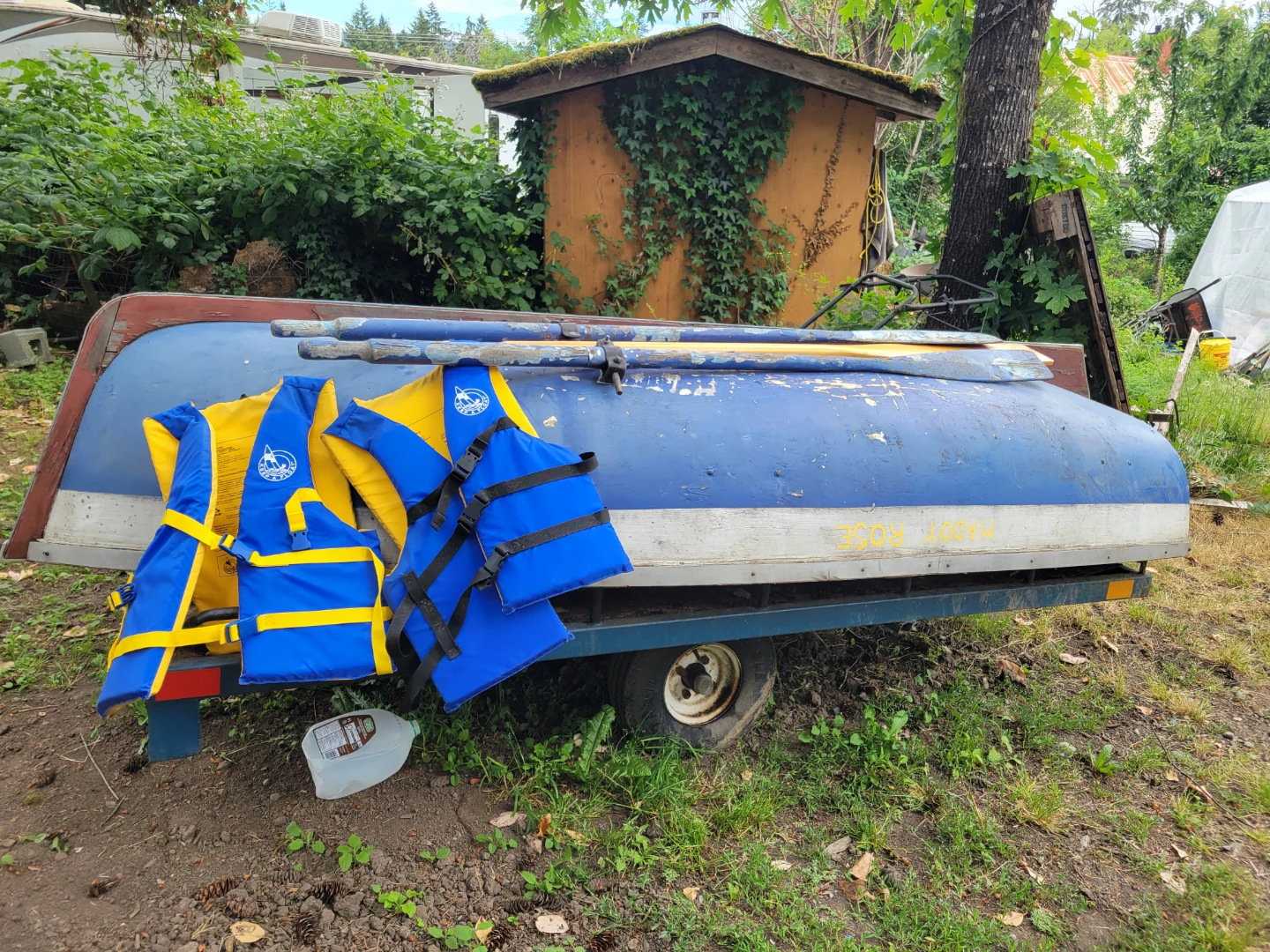 Rowboat with paddles and life jackets - photo 5
