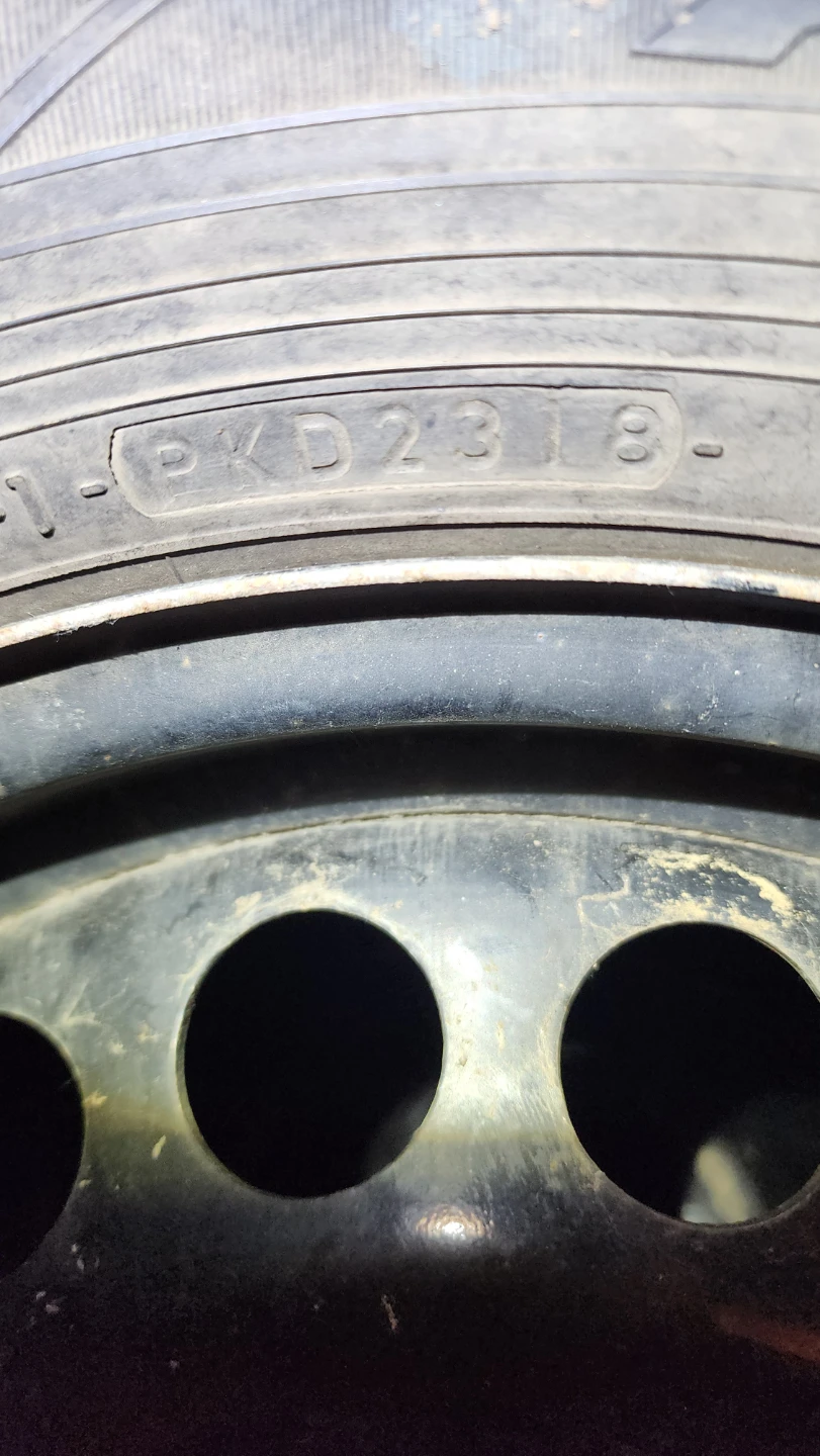 Yokohama Winter Tire P215/60R16 - photo 2