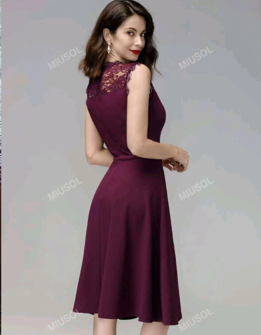 ⚽ EUC Lace Neckline Fit & Flare Dress - Burgundy - Size M - photo 4