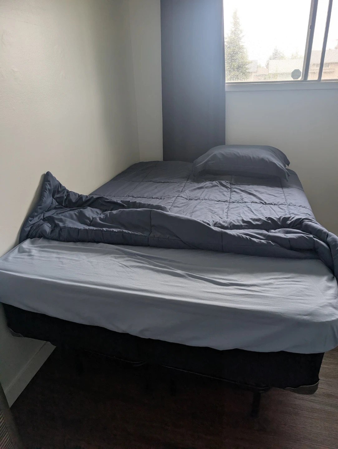New double  full mattress and bed frame - photo 3