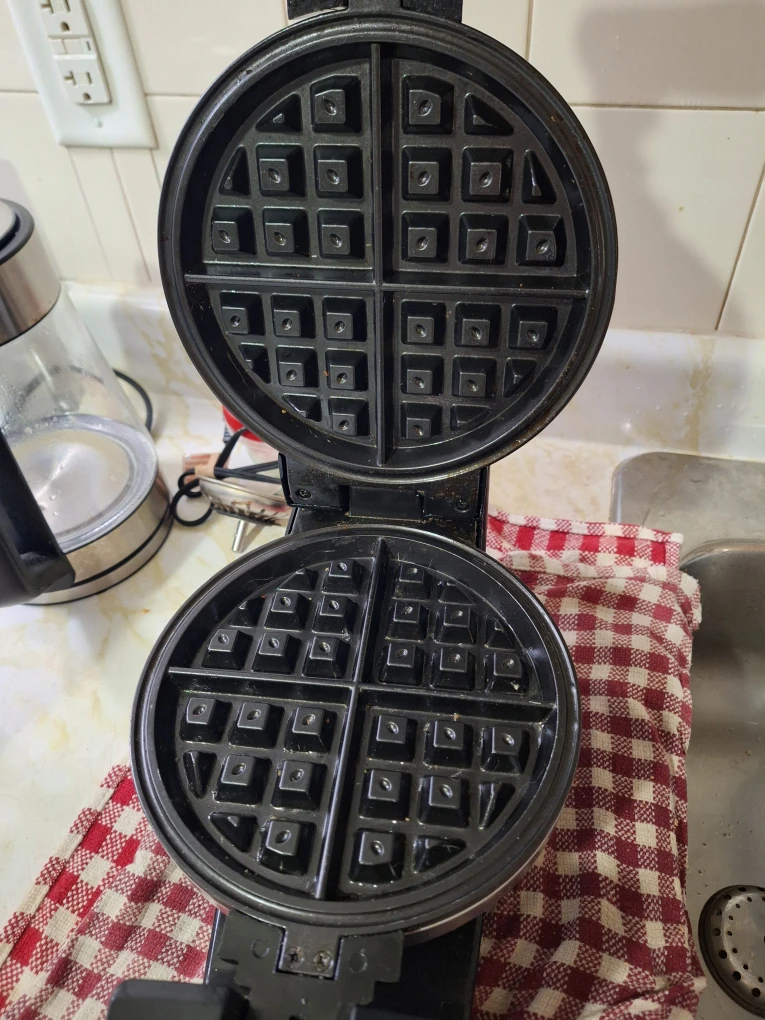 Bella rotating Belgium Waffle Maker - photo 2