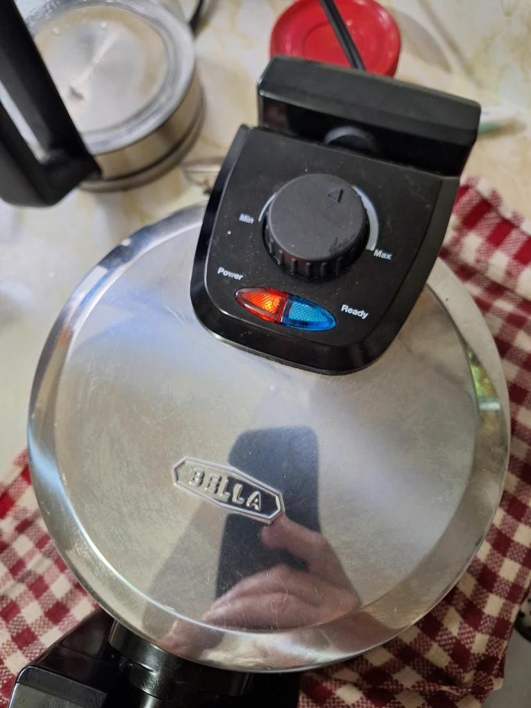 Bella rotating Belgium Waffle Maker - photo 3