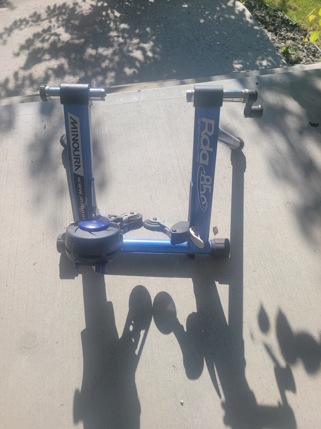 Minoura Rda-850 Rim Drive Action System Bike Trainer