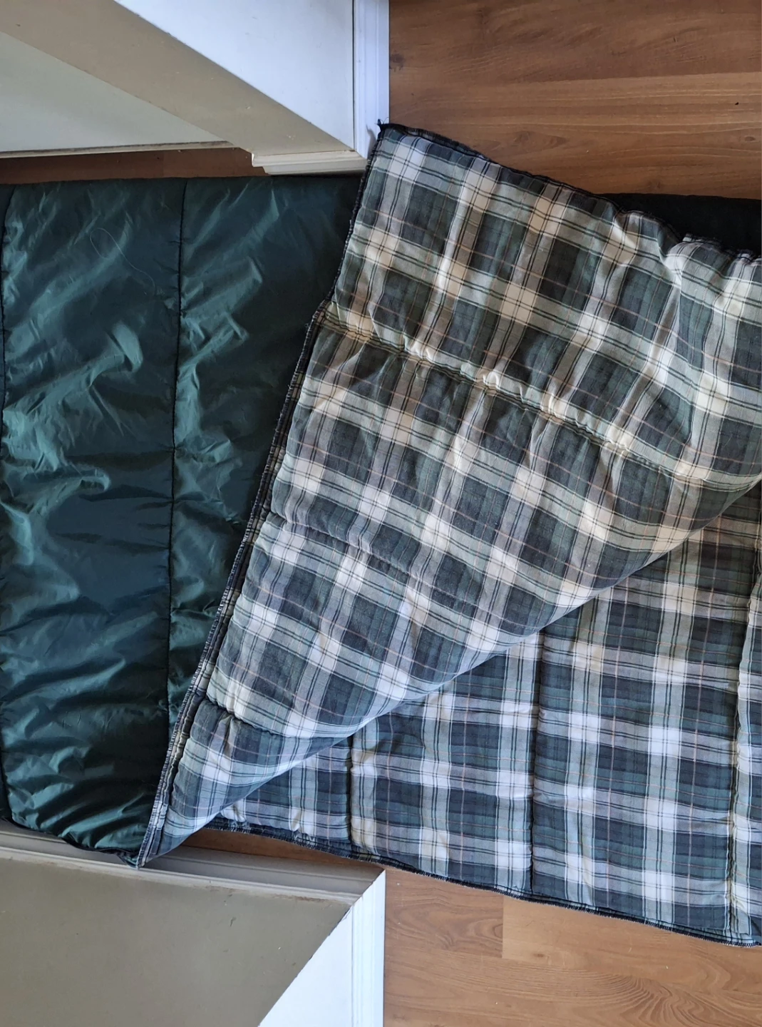 Single Sleeping Bag - Green Plaid Lined *zipper broken* - photo 2