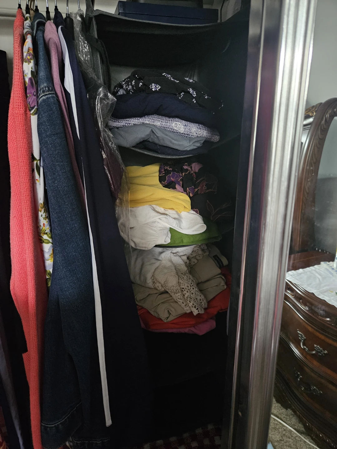 Bundle of women's clothing - photo 2
