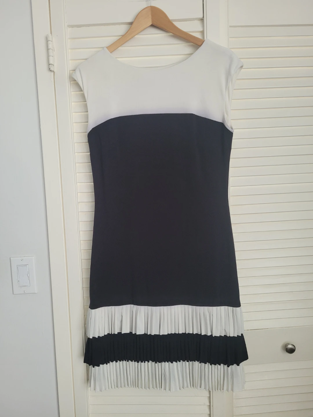 Elegant 2-Piece Dress & Blazer Set Size M – Black & White - photo 3