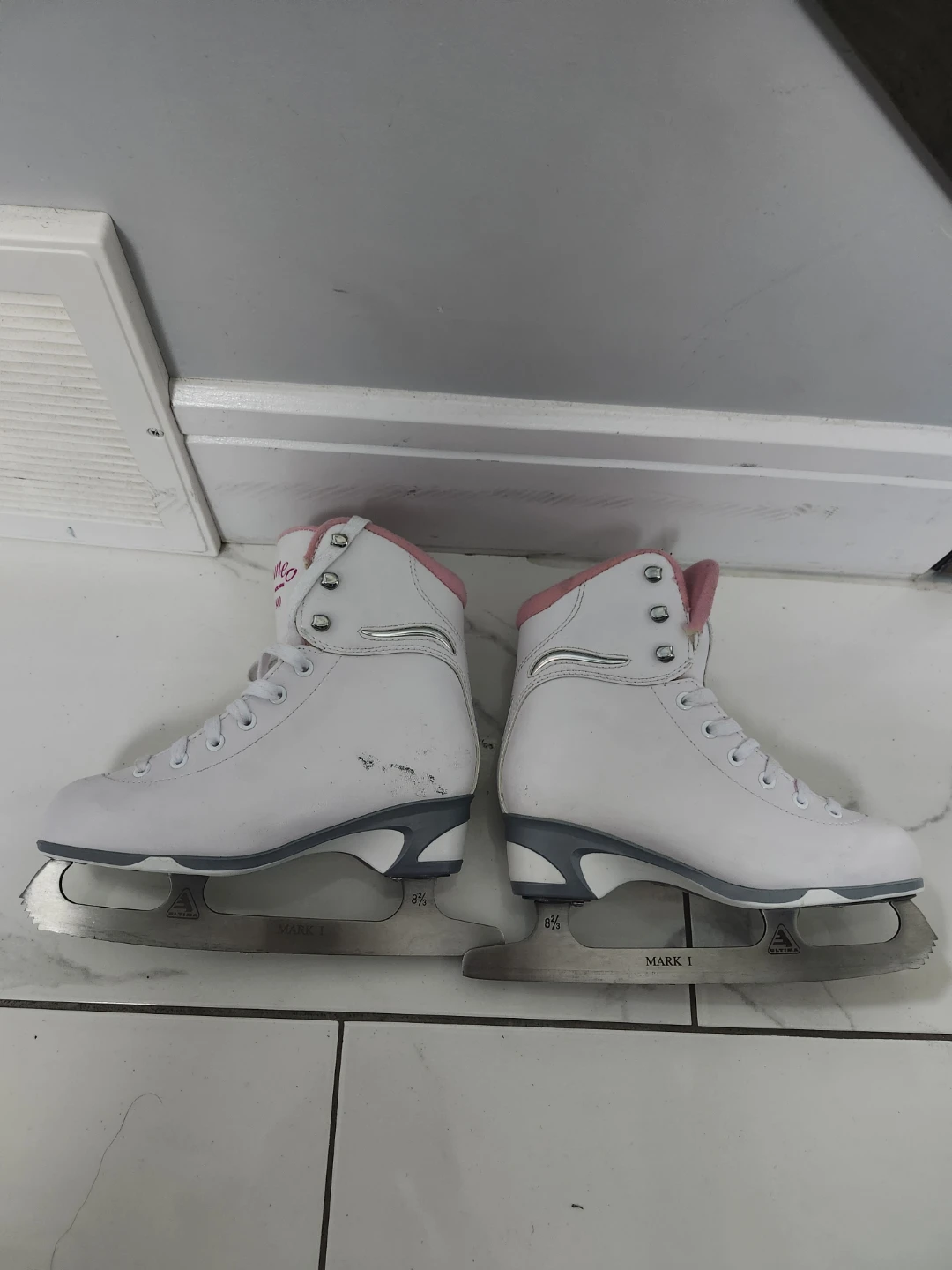 Cameo Figure Skates - Size 4 Pink and white - photo 5