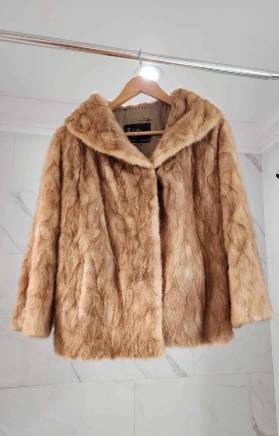 Women's Fur Coat - photo 3