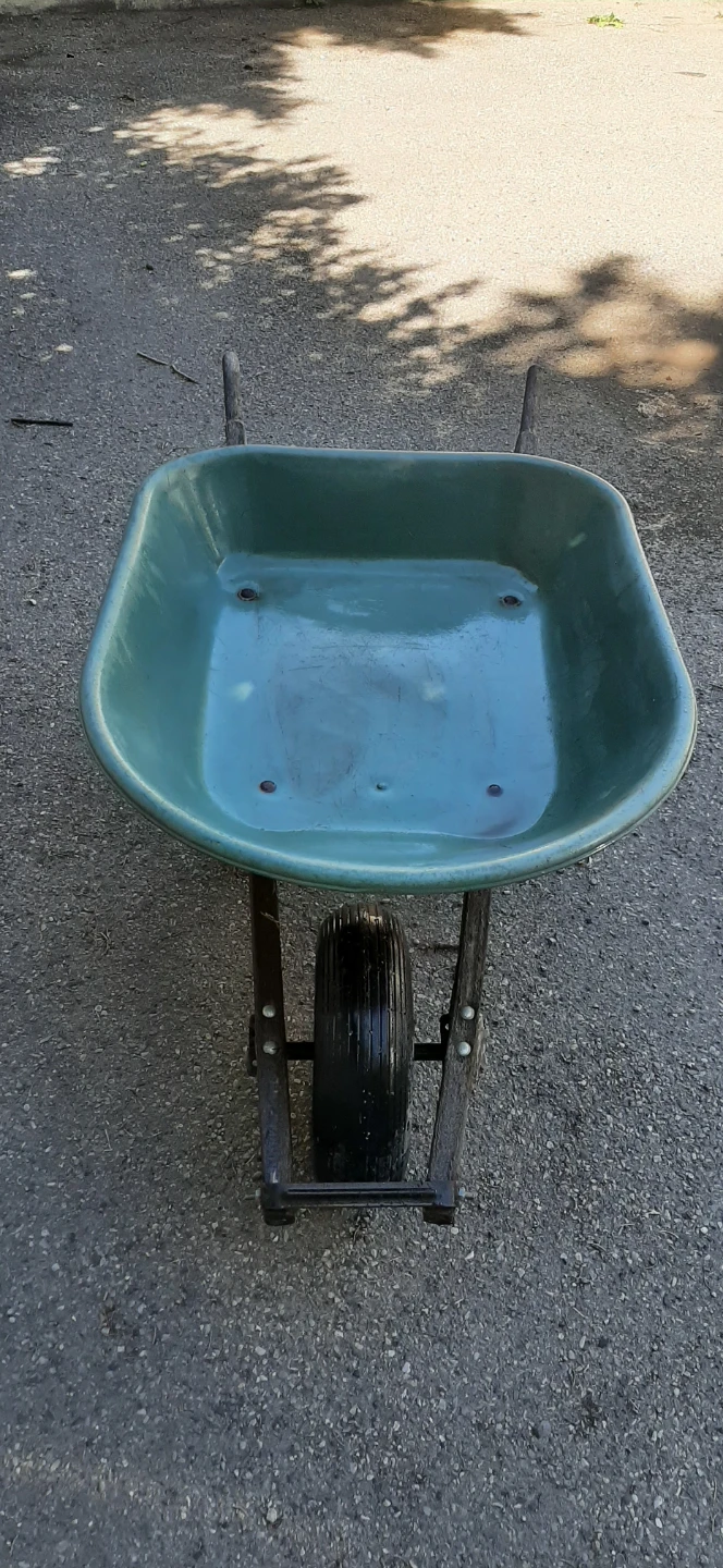 Green Wheelbarrow - photo 2