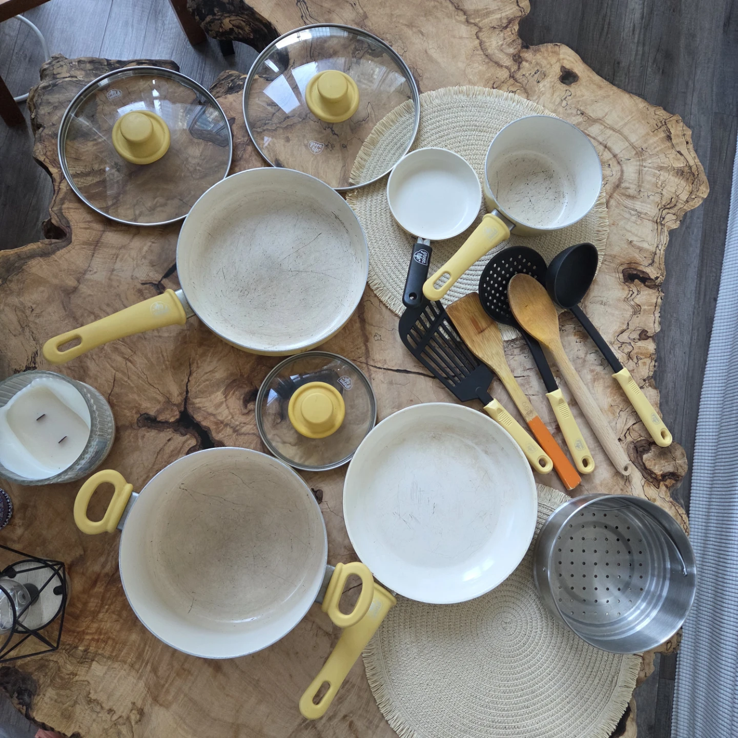 Cookware Set with Utensils