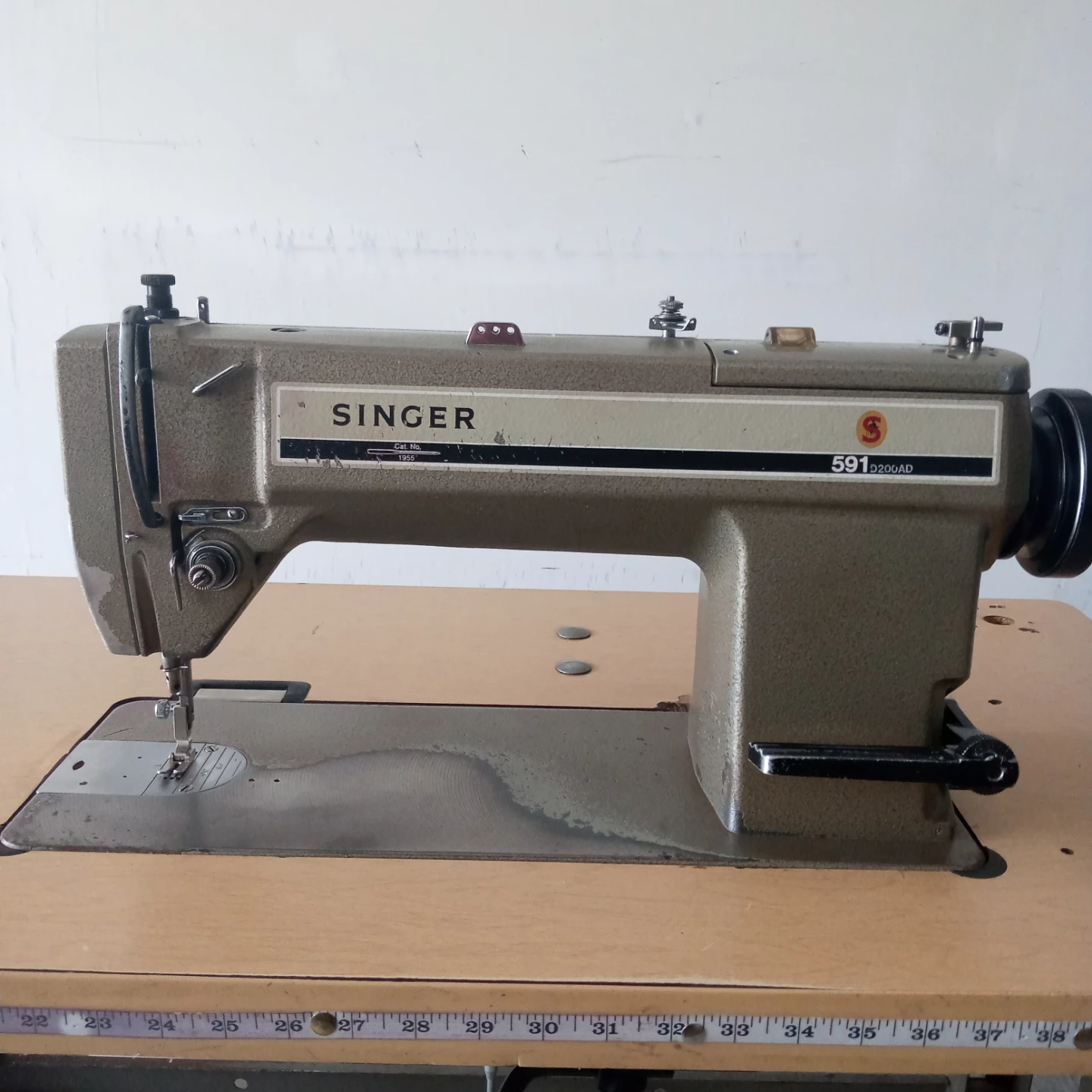 Singer industrial sewing machine