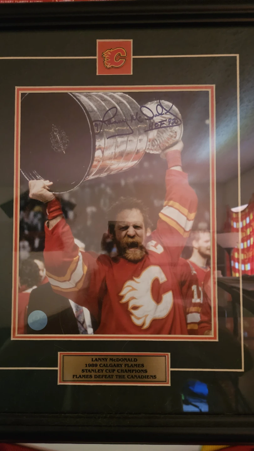 Lanny Mc Donald signed 1989 Stanley Cup Champions