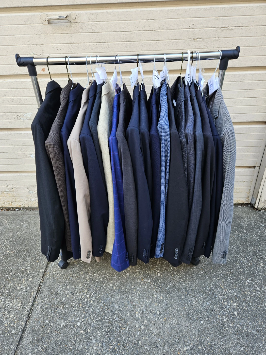 14 mens brand name jackets. Size 38