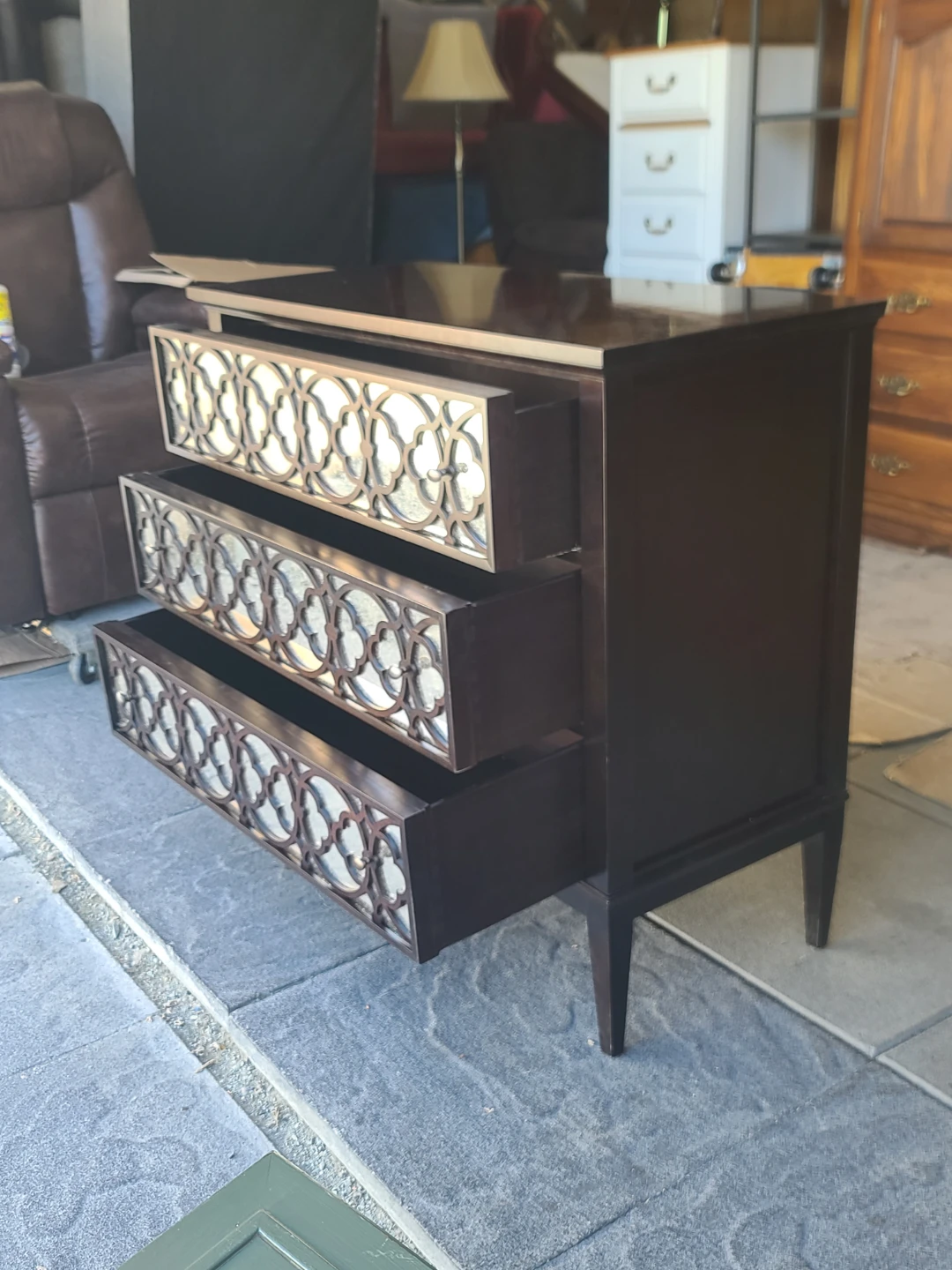 Hickory White Mirrored Accent Chest / Nightstand - photo 2