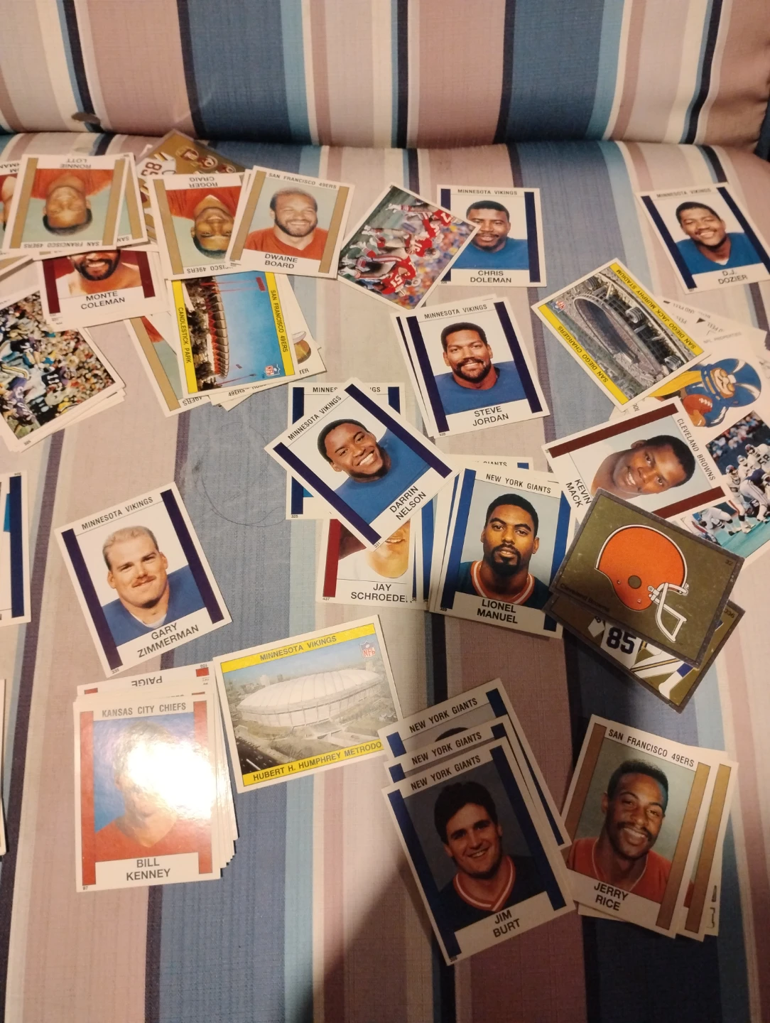 1988 Panini Football Cards - Assorted Players full box's - photo 2