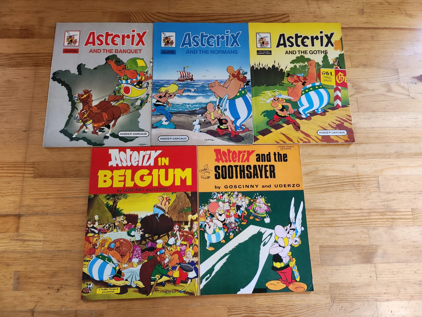 Asterix Comic Book Bundle- (5 Books)