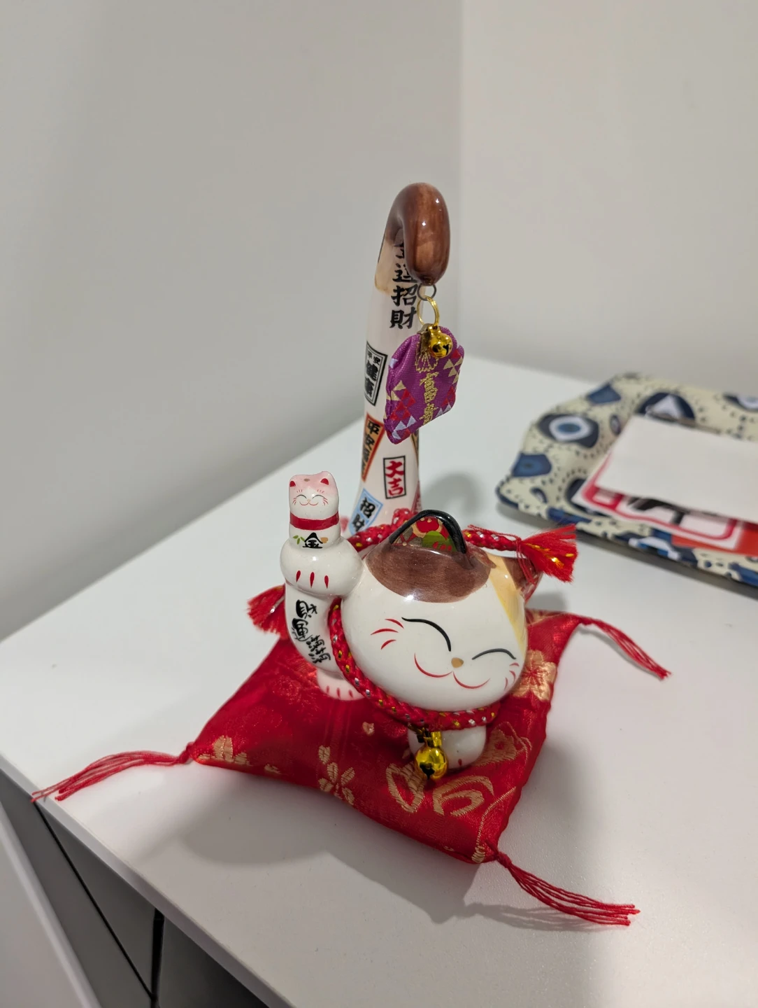 Maneki-neko Lucky Cat Figurine