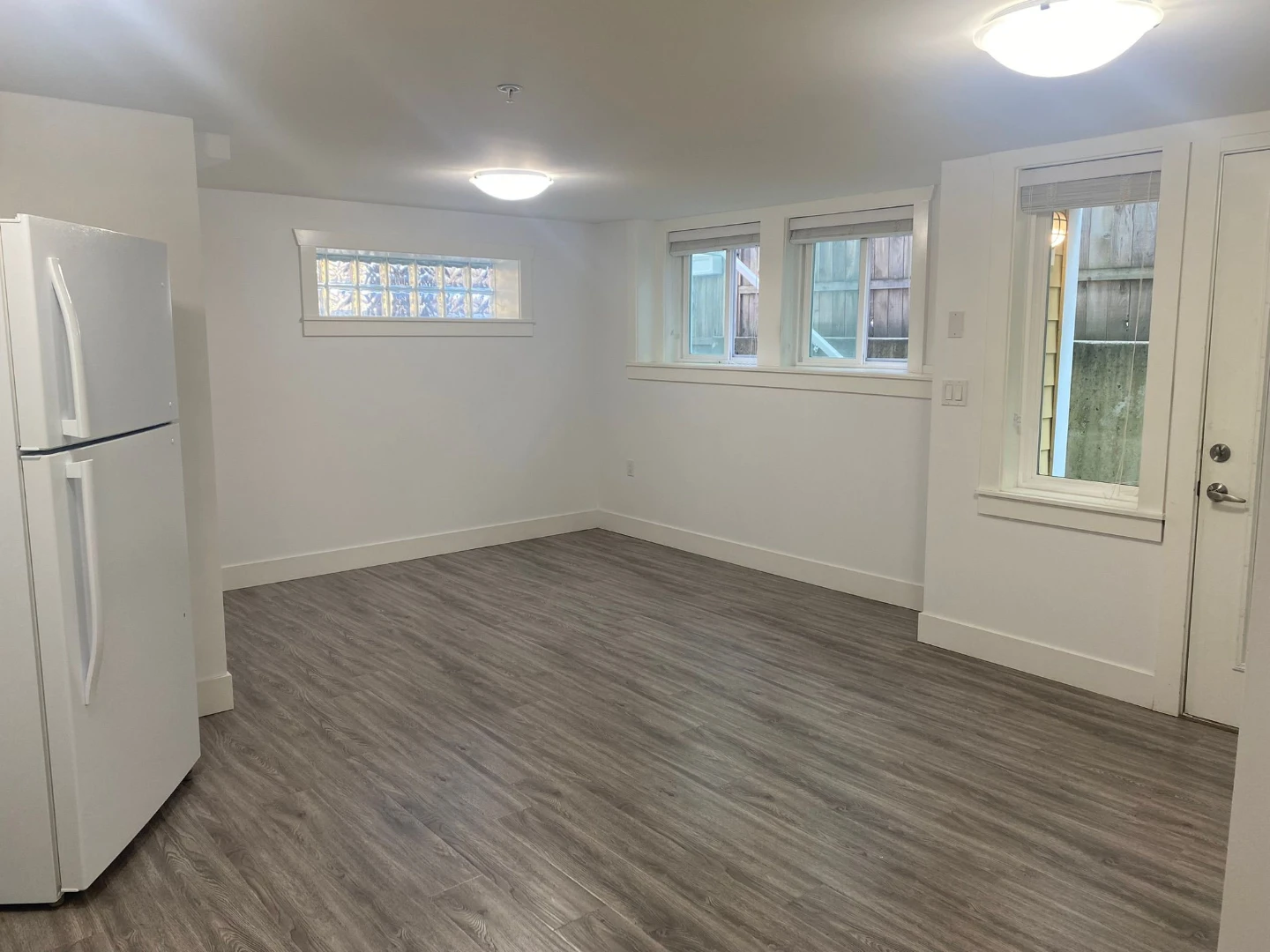 1 large bedroom 1 bath basement suite $1750/month - photo 4