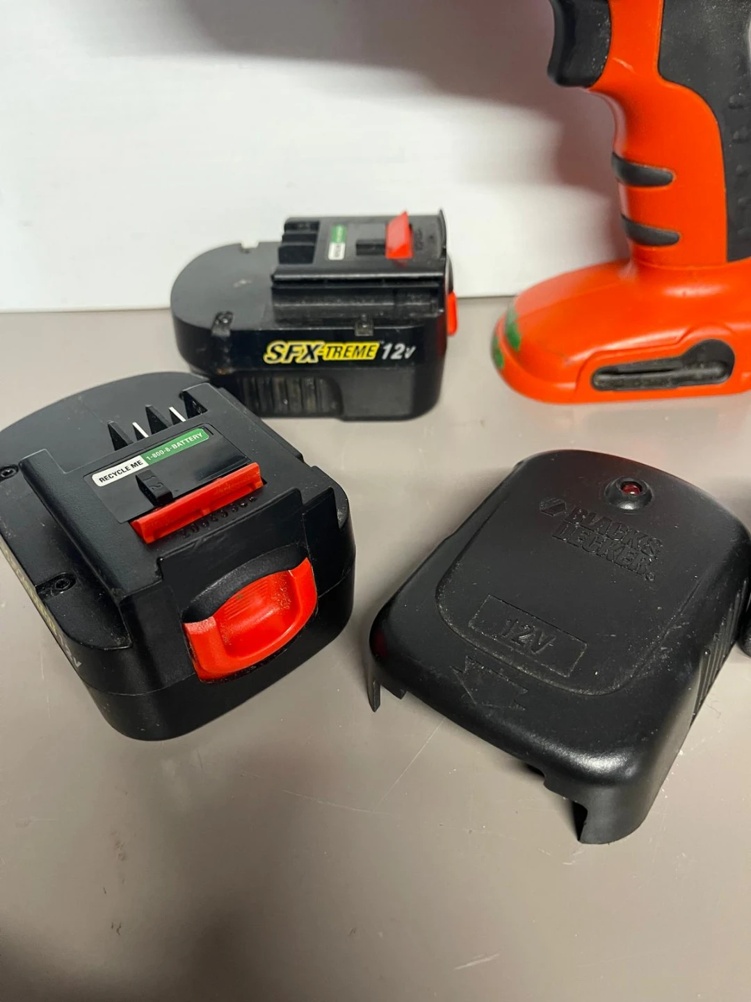 Black & Decker 12V Cordless Drill - photo 2