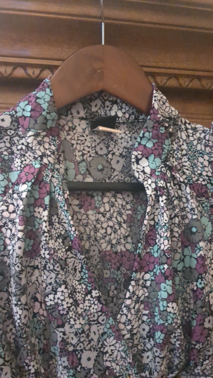 V1 Floral Sleeveless Blouse with Belt - photo 4