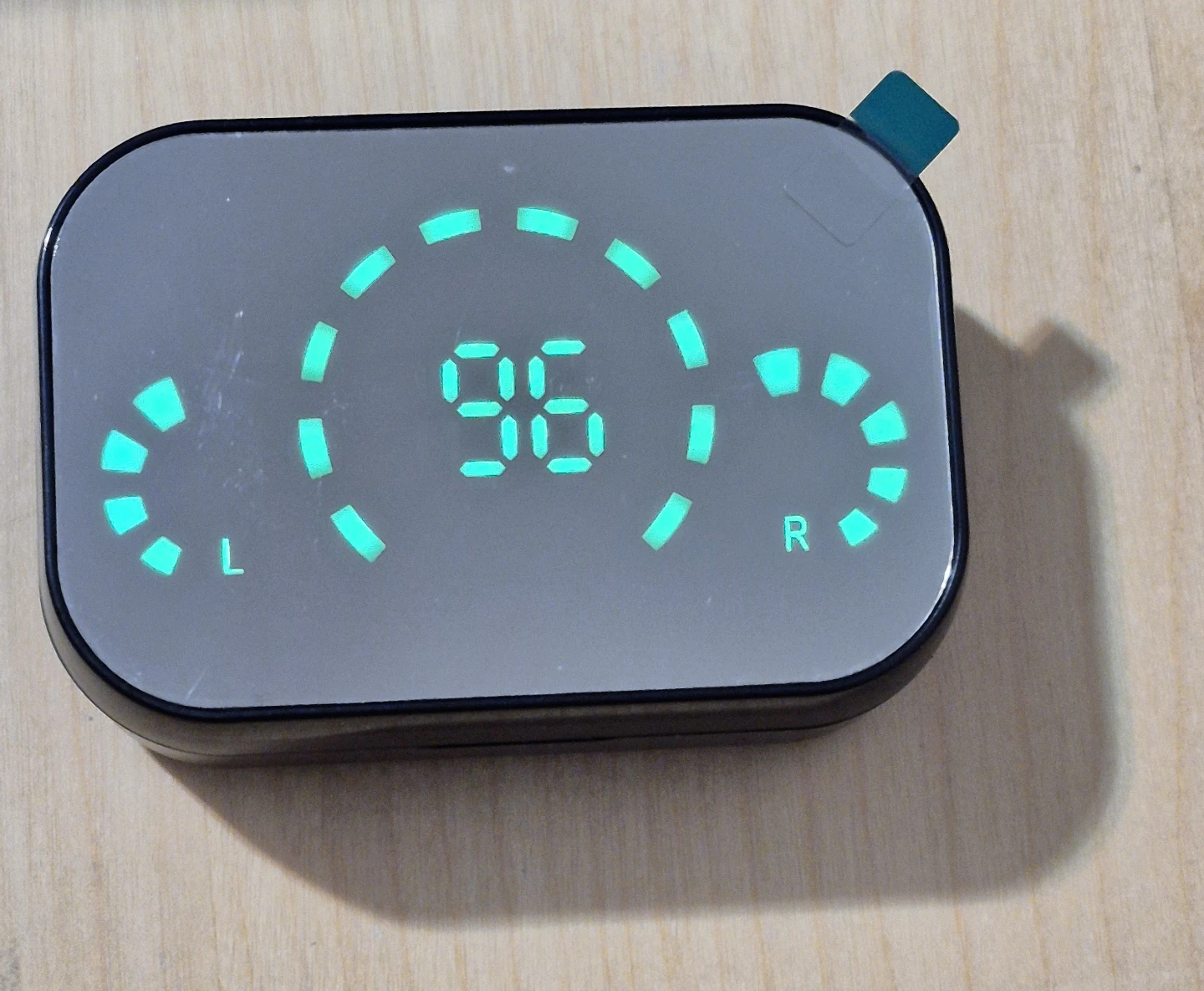 BNIB)Black Wireless Earbuds with Charging Case