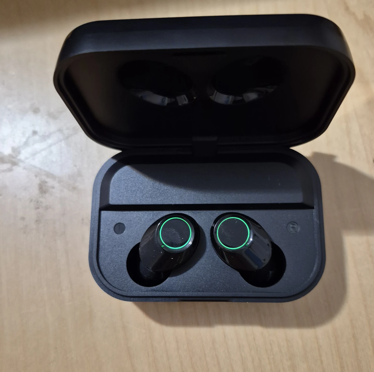 BNIB)Black Wireless Earbuds with Charging Case - photo 2
