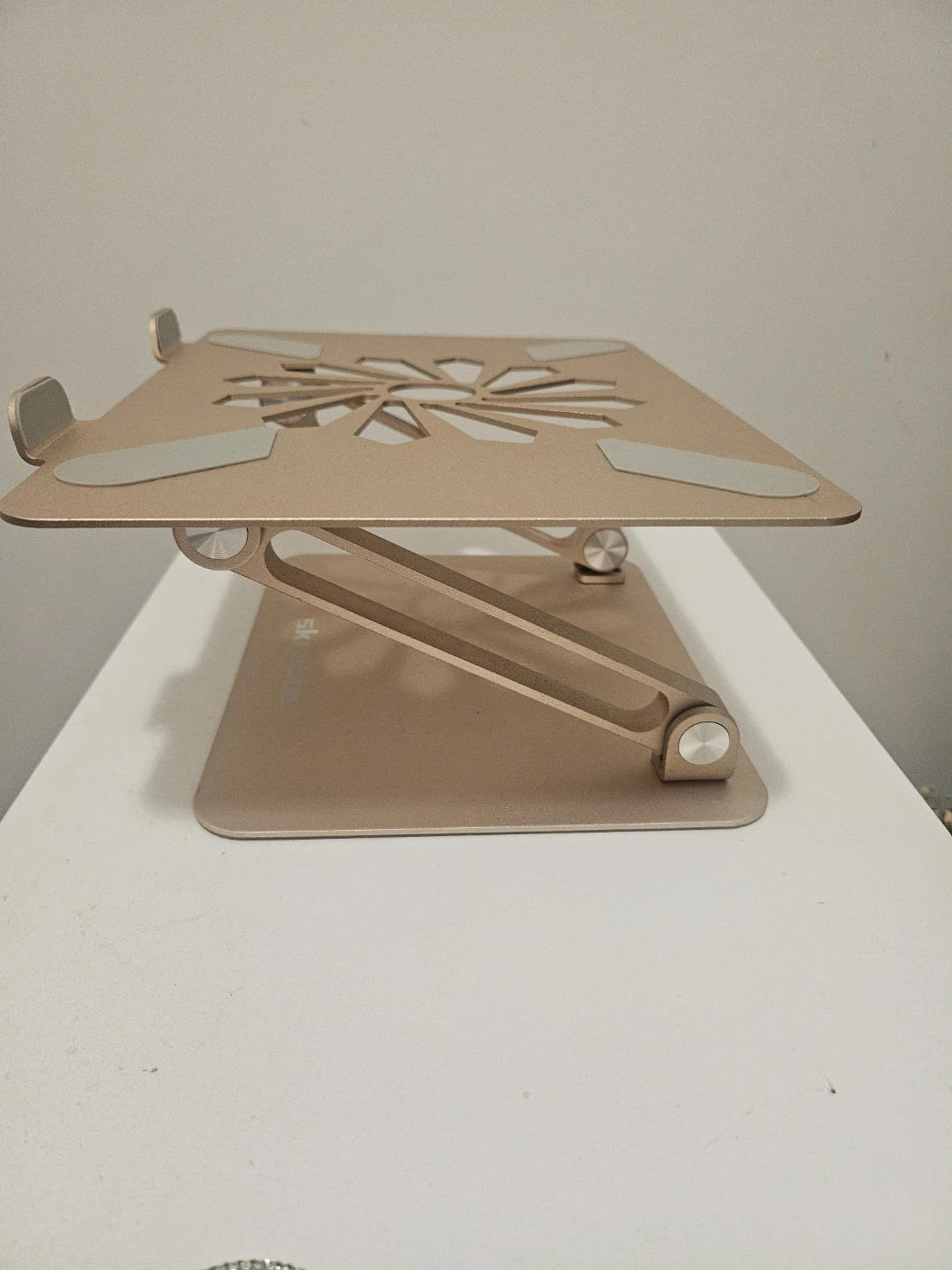 Adjustable Laptop Stand pink - photo 2