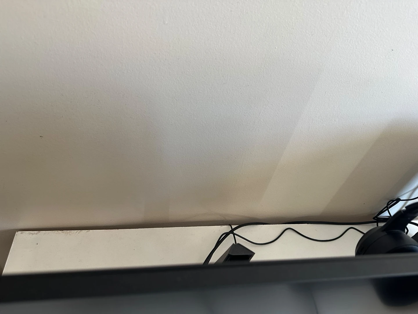 White 3-Drawer Desk - photo 3