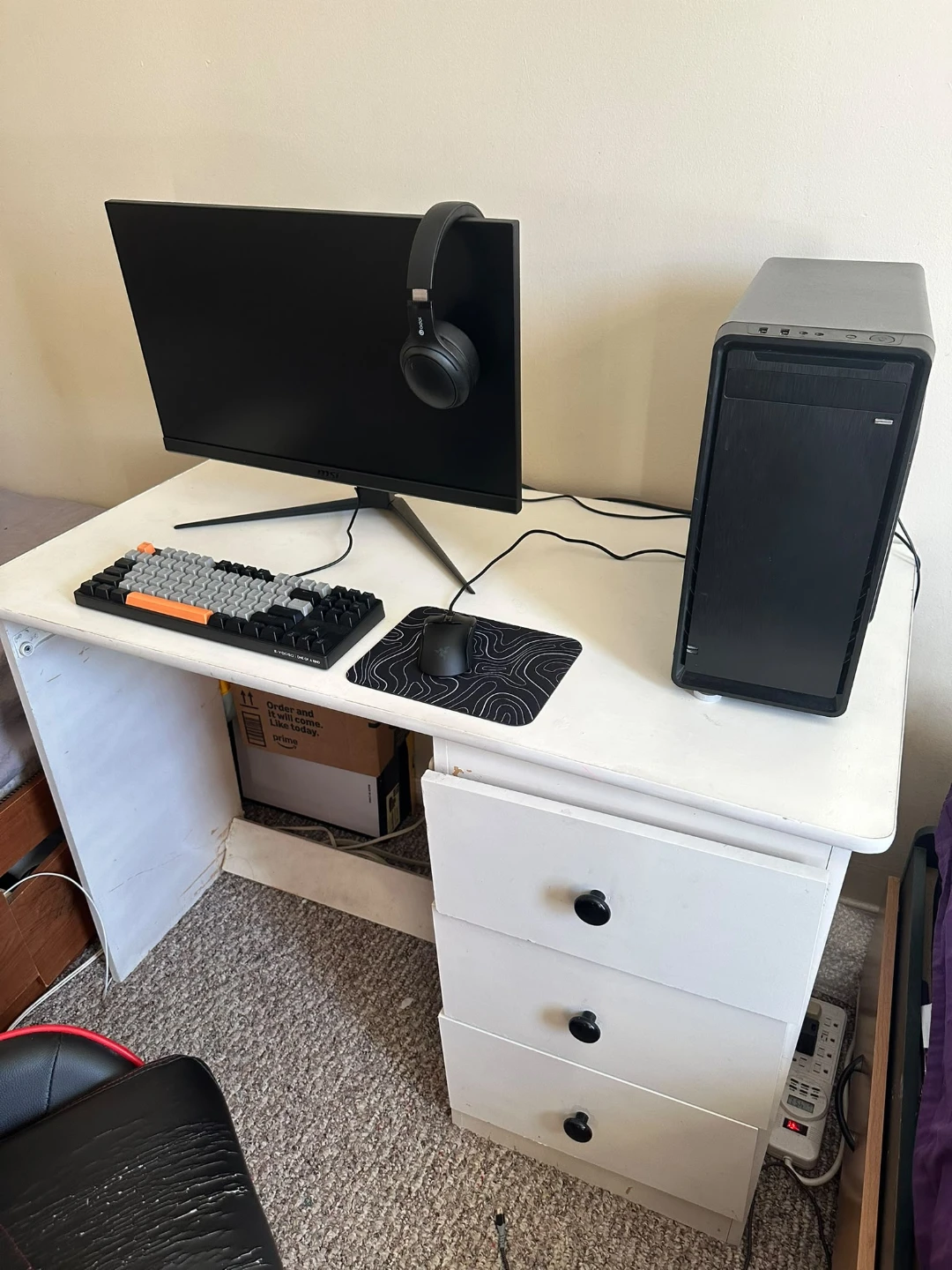 White 3-Drawer Desk - photo 4