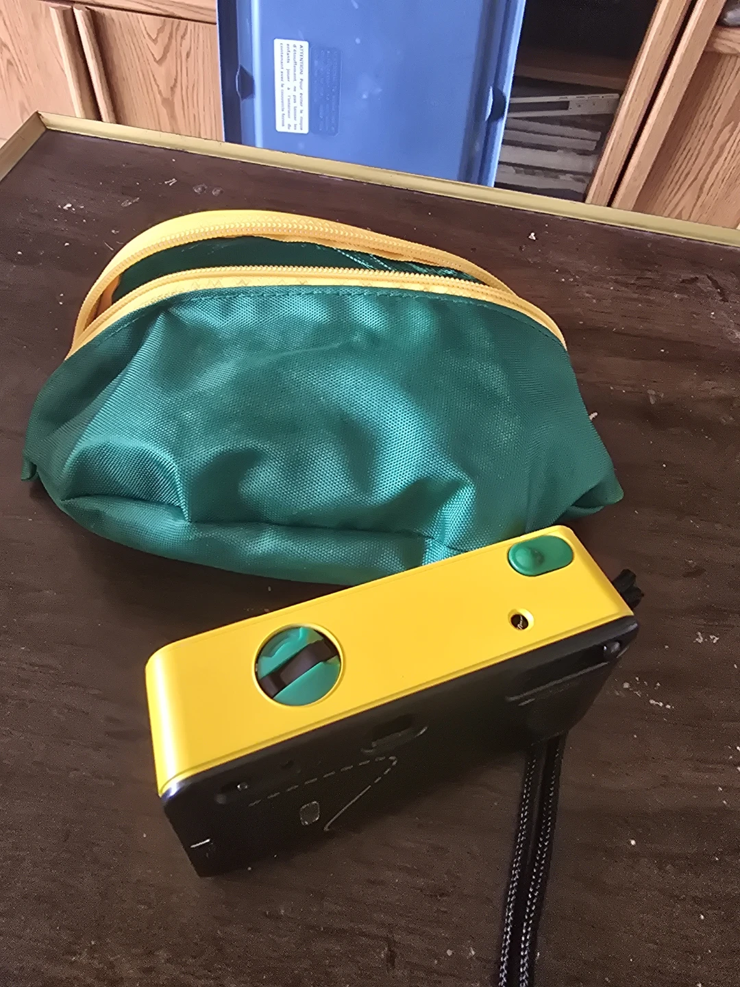Crayola Sport 35mm Film Camera with Pouch - photo 4