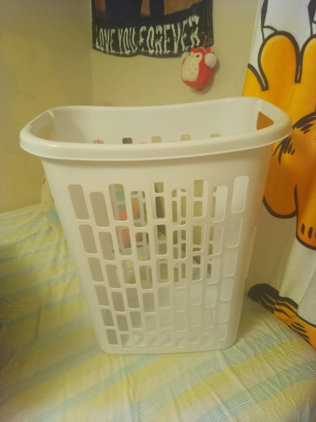 Sterilite White Laundry Basket - photo 2