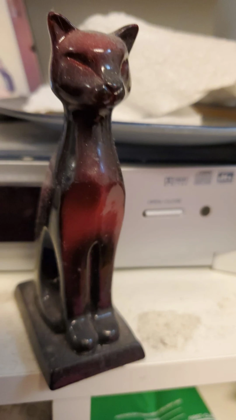 Dark Red Cat Glass Figurine ⚽