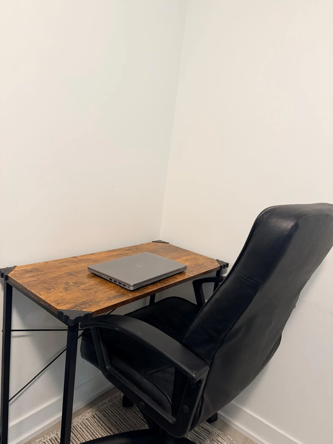 Office table and Chair with Wheels - photo 3