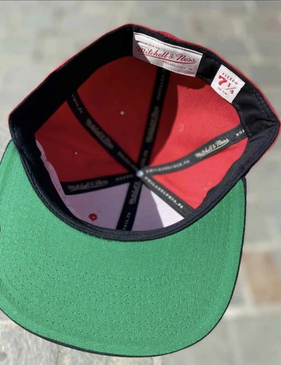 Mitchell & Ness Chicago Bulls 1998 NBA Finals Fitted Cap - photo 4