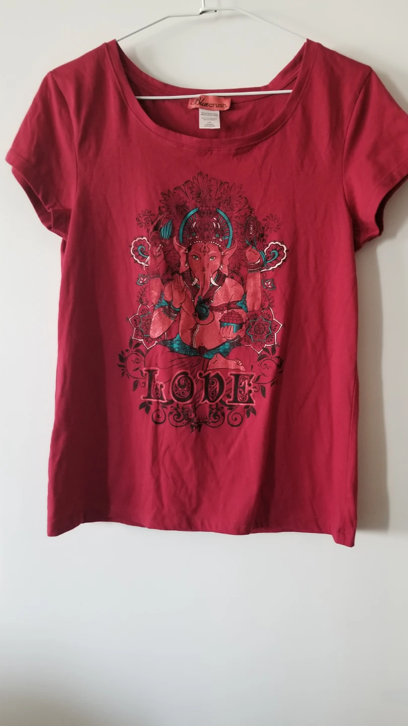 BlueCrush Red T-Shirt and Black Graphic Long Sleeve Top.$8 EACH. - photo 3