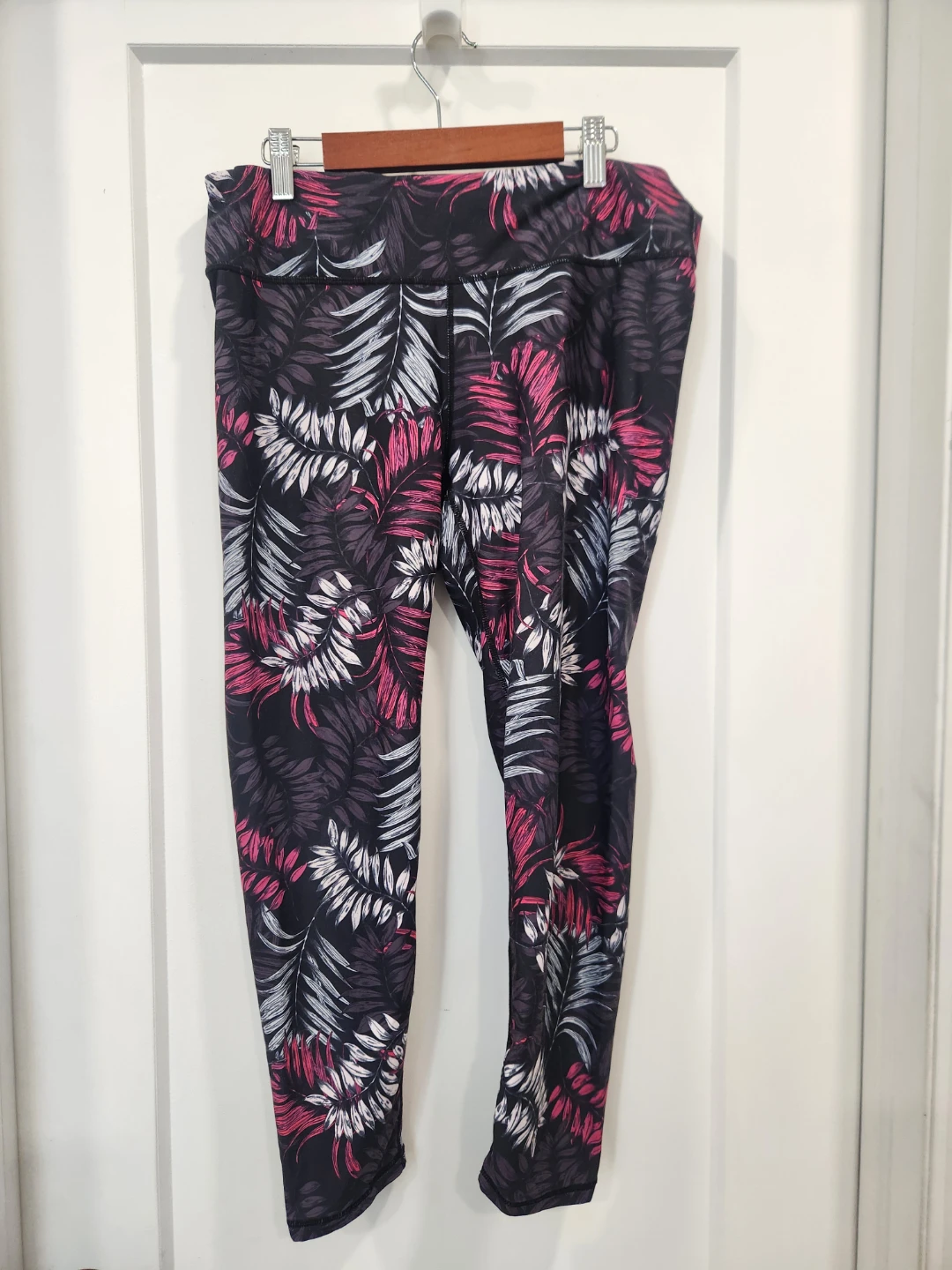 Fabletics Capri Leggings Floral Print Size M ⚽
