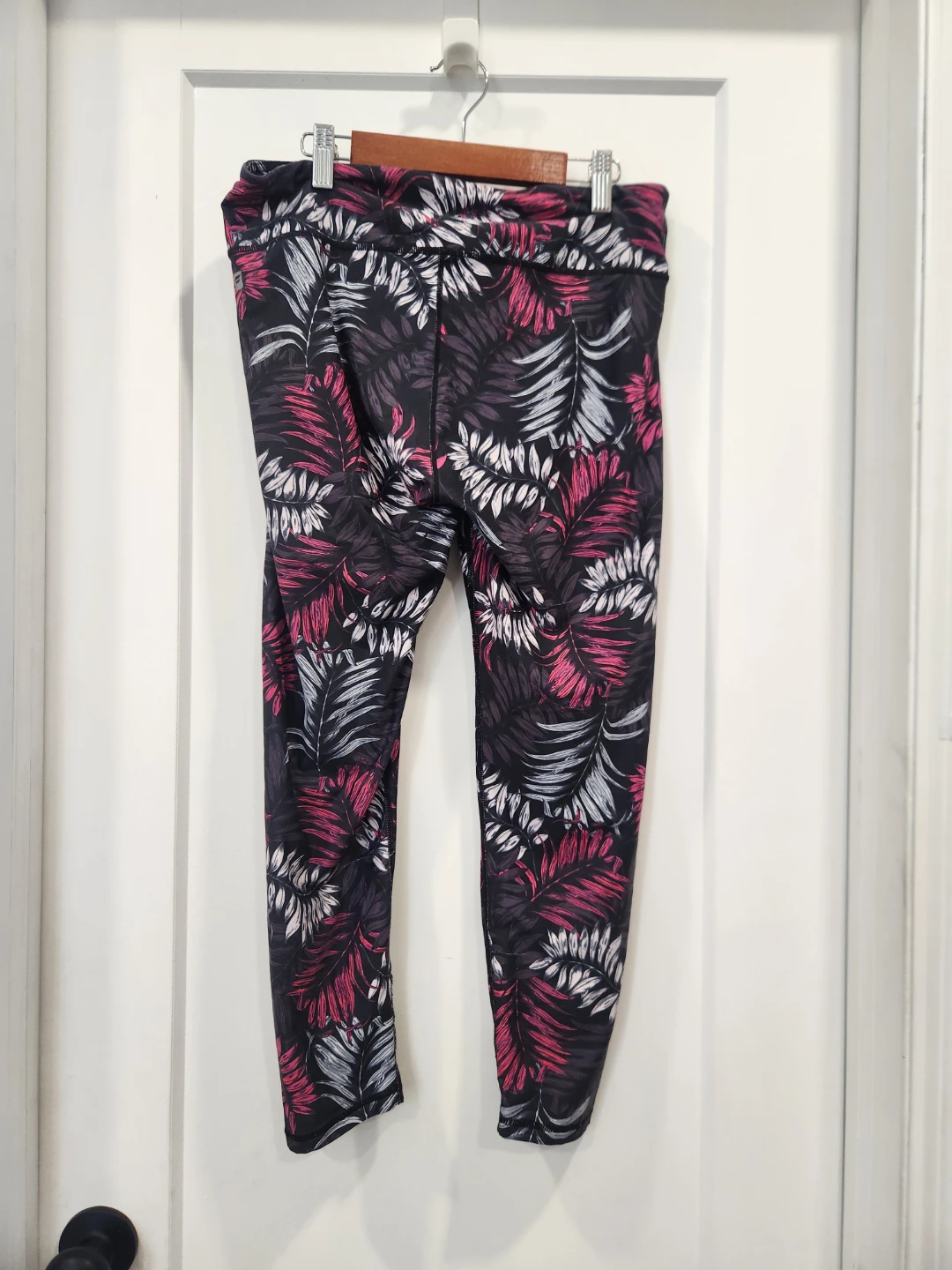 Fabletics Capri Leggings Floral Print Size M ⚽ - photo 2