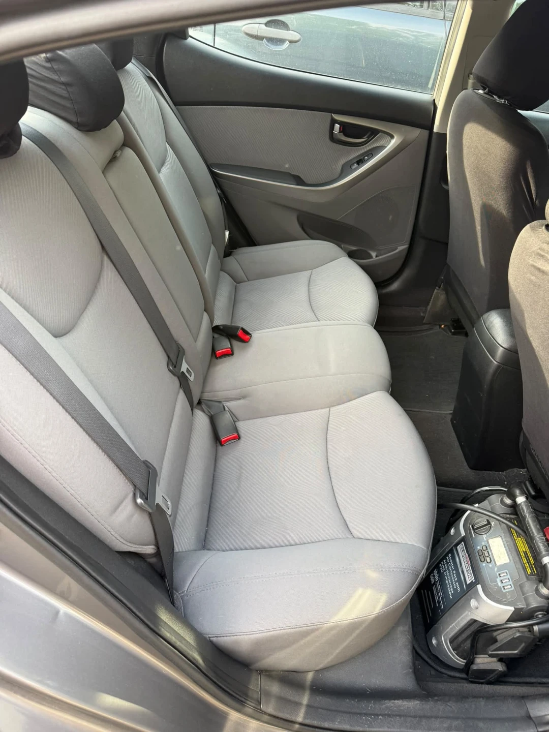 2012 Hyundai Elantra - photo 3