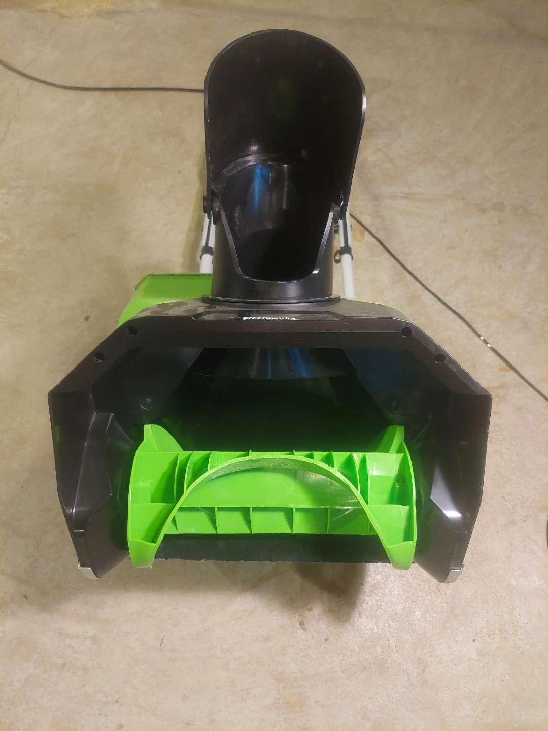 Greenworks 16" Electric Snow Blower Charger and 2 batteries - photo 2