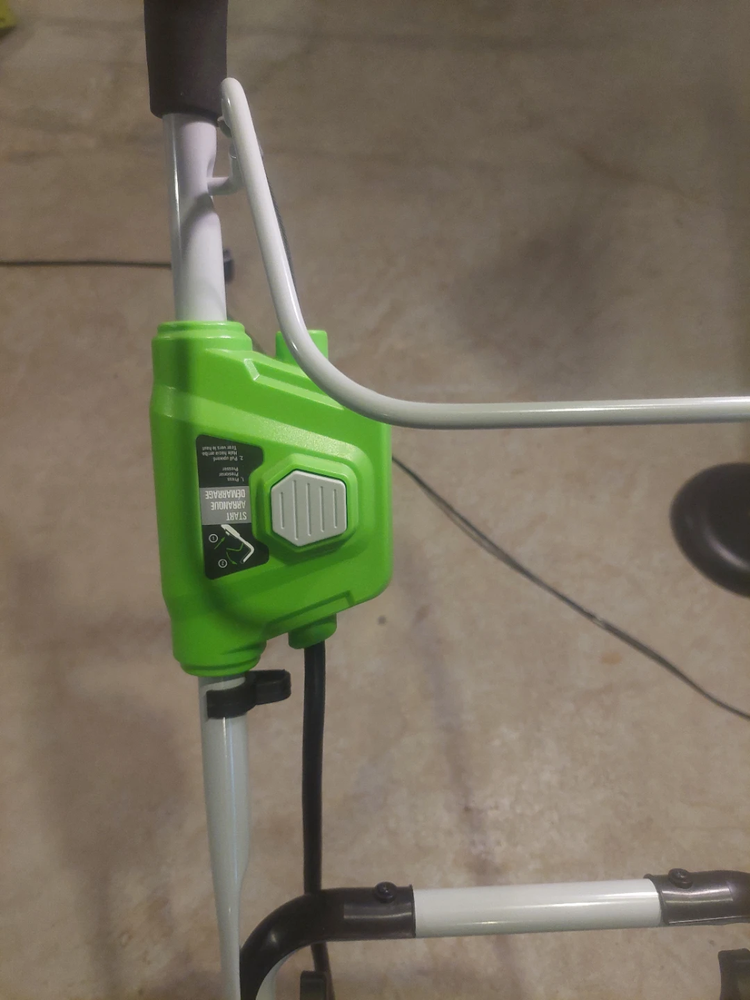 Greenworks 16" Electric Snow Blower Charger and 2 batteries - photo 5