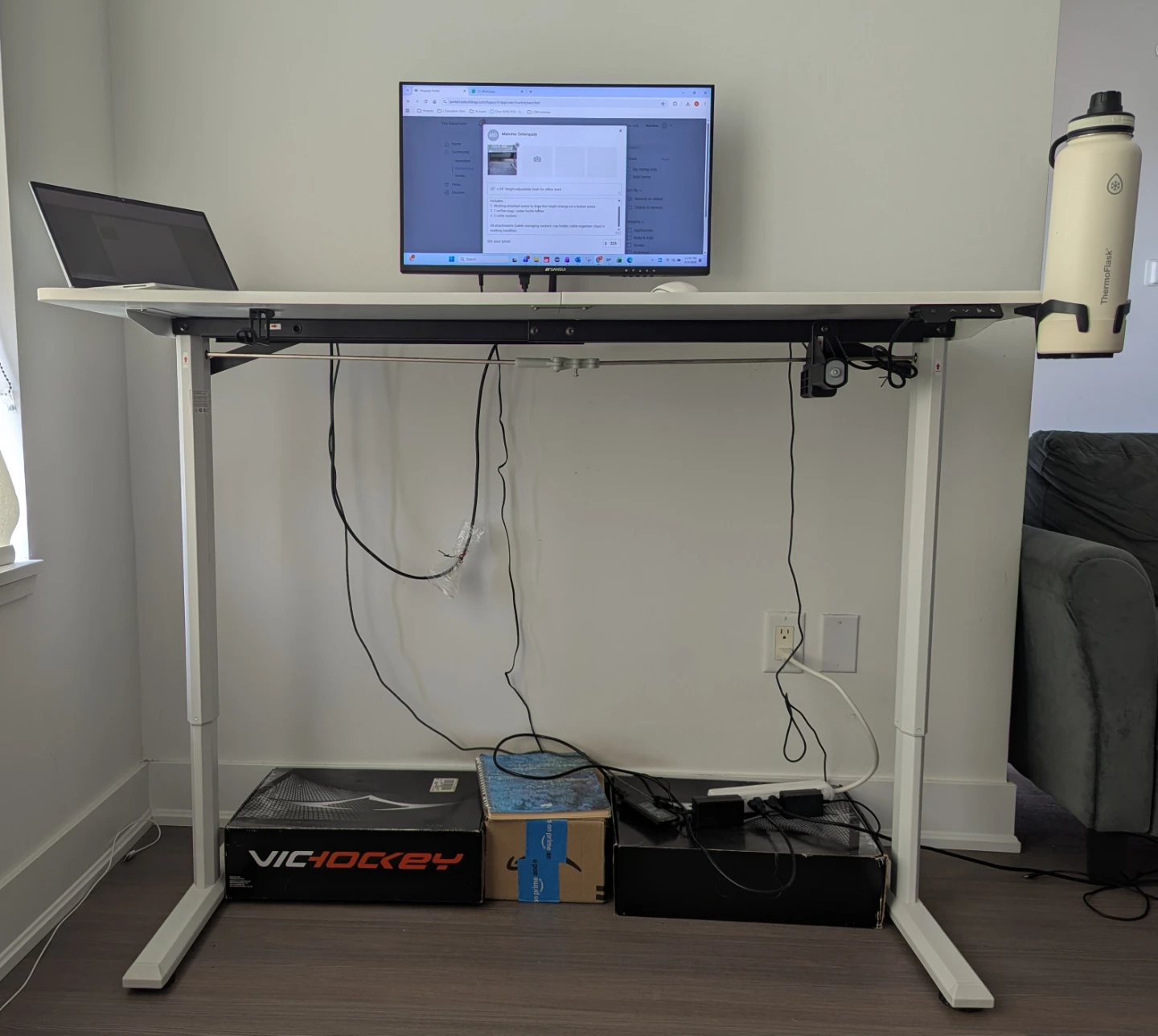 White Standing Desk with Electric Height Adjustment