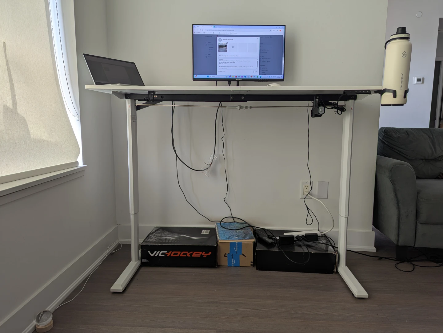 White Standing Desk with Electric Height Adjustment - photo 2
