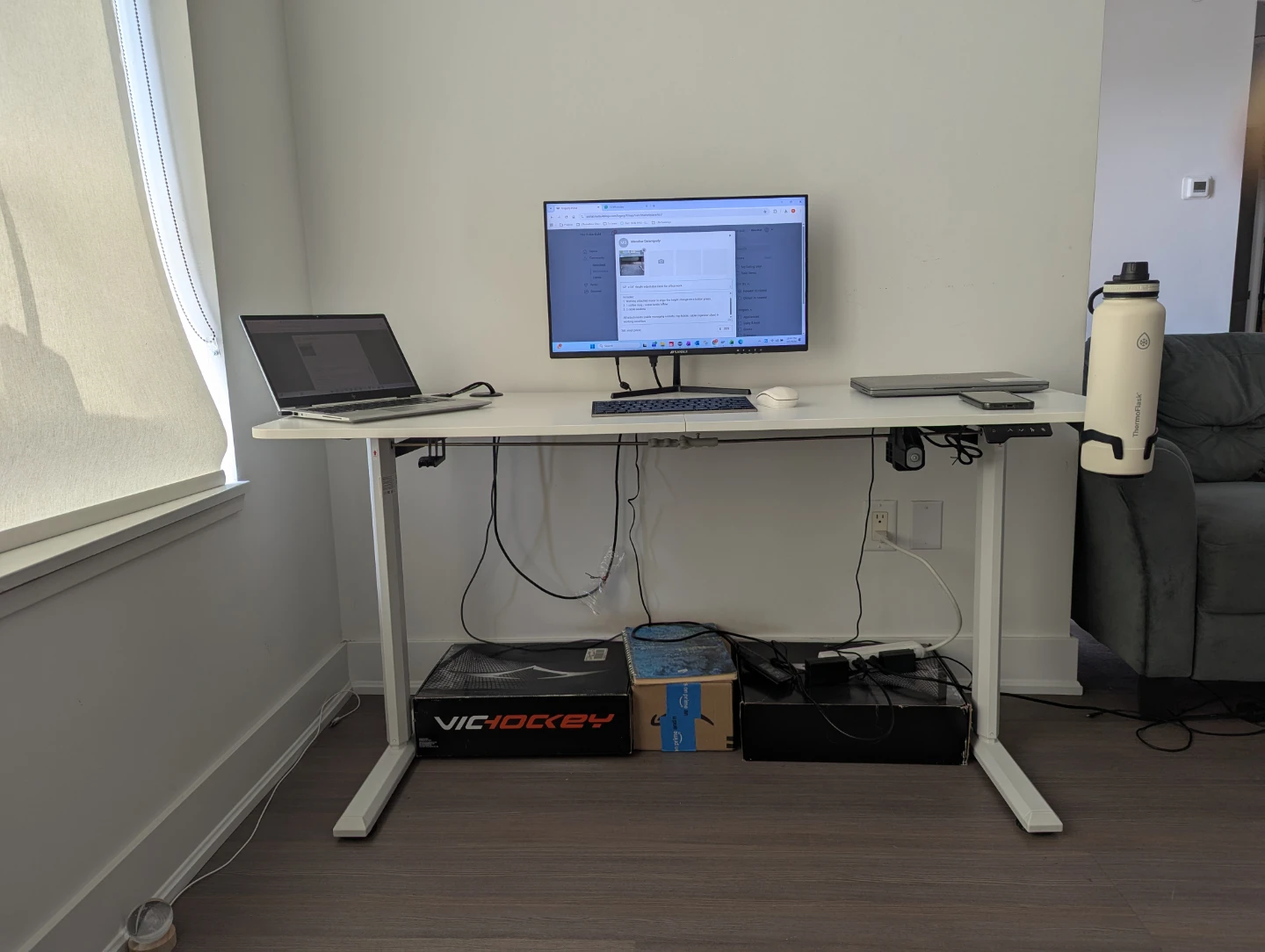 White Standing Desk with Electric Height Adjustment - photo 4