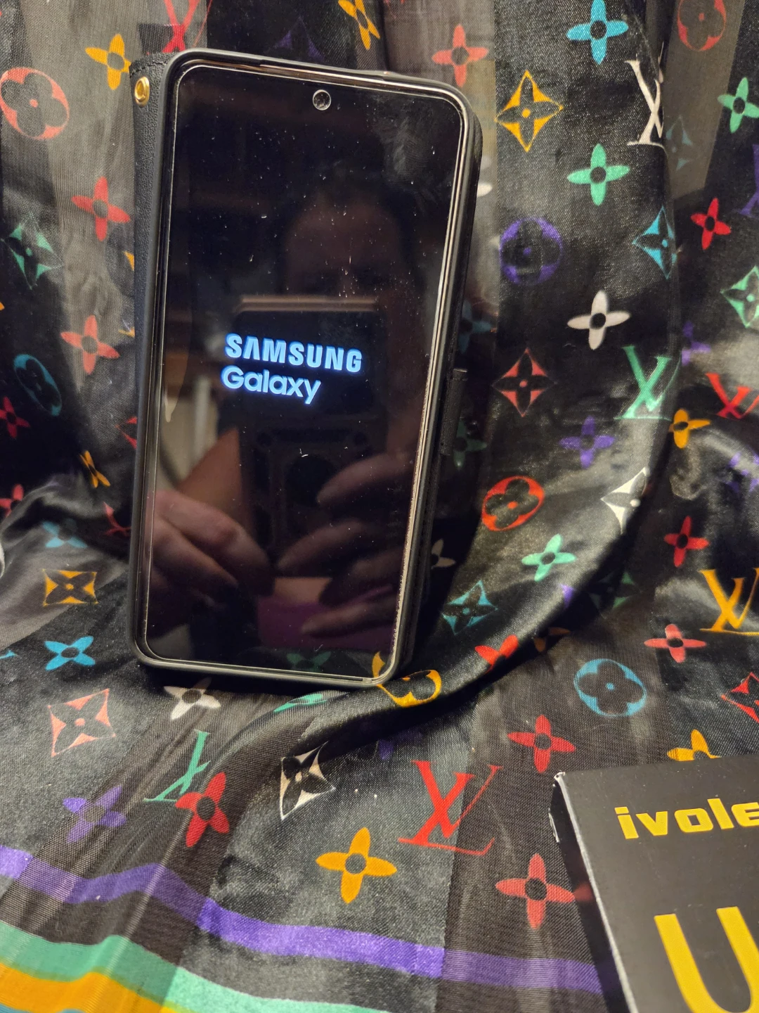 Samsung S21 FE 5G with case and screen protector - photo 3