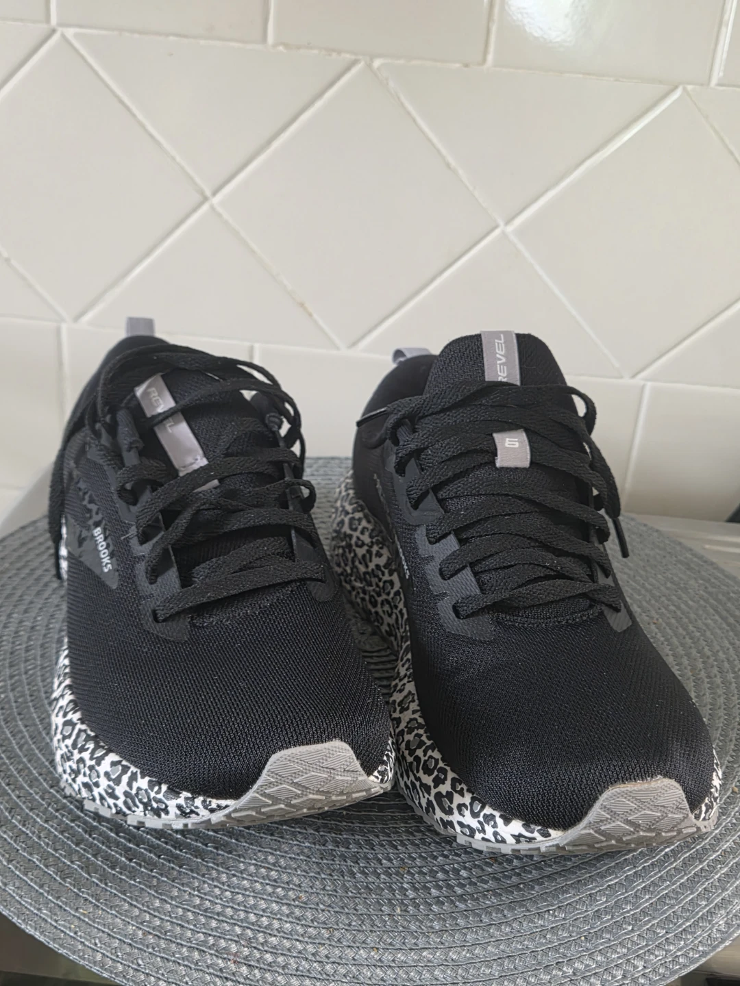 Brooks Women's Running Shoes Black Leopard Print Size 8.5